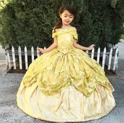设计师爸爸开挂为女儿设计迪士尼公主服