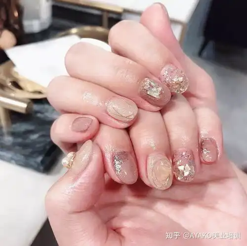 春季比较火热的几款美甲图片,显白又精致,小仙女必备