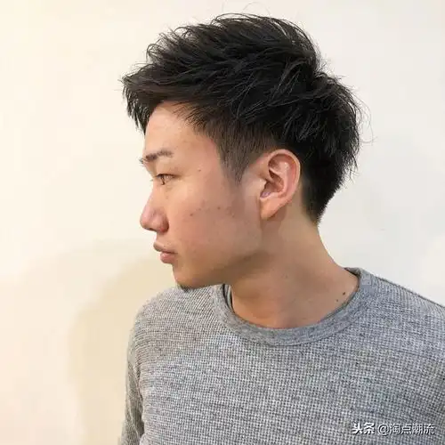 2019年,男士流行烫发,简约时尚