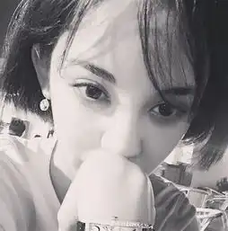古力娜扎晒自拍嘟嘴卖萌自嘲请叫我是熊猴子