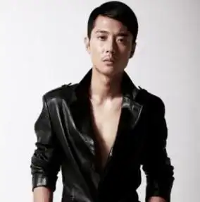 张丹峰半裸秀肌肉,彰显十足男人味,网友们怎么看张丹峰