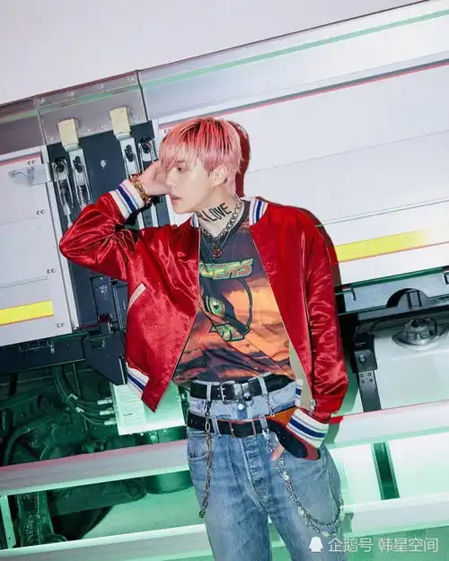 最配exo吴世勋的发色,比起五颜六色,黑发才是粉丝们的真爱