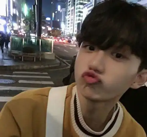 阳光可爱的男生头像