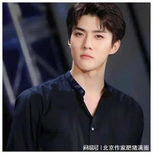 吴世勋自带贵族气质,可奶可盐可甜,阳光帅气迷人十足呢