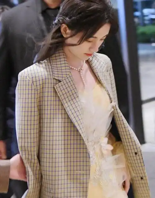 40女人放弃丸子头吧这5款发型更适合,简约大方又不失魅力