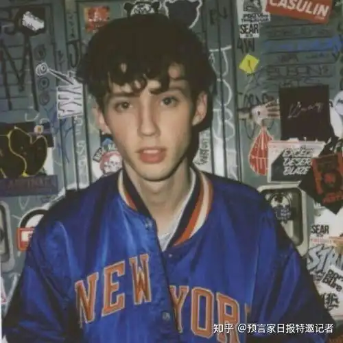 怎样评价戳爷troyesivan以及唱功