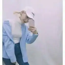 有没有这样纯色背景头像的