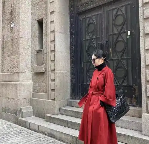 红色又流行回来了,现在穿刚好