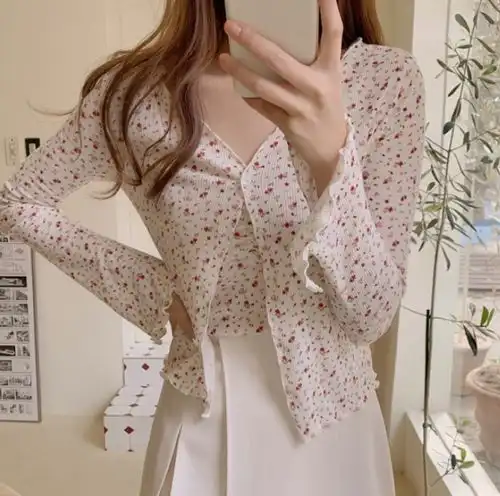 纯欲风穿搭已经成主流,特别是同色包臀裙系列,穿上秒变背影杀