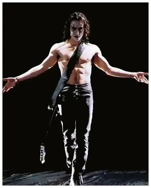 李小龙之子惊悚遗作,乌鸦暗黑重启,尺度挑战新高