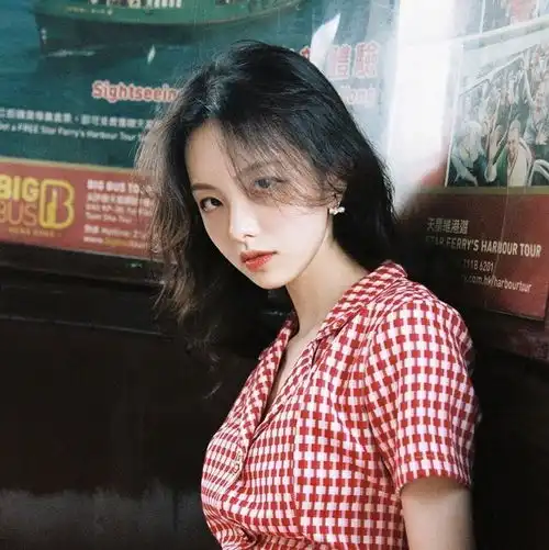 港风味十足的女生头像