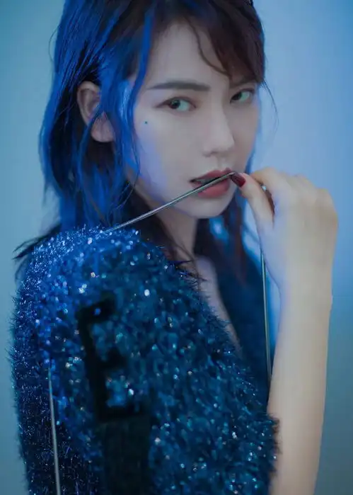 戚哥新发型,拉风减龄还抗寒