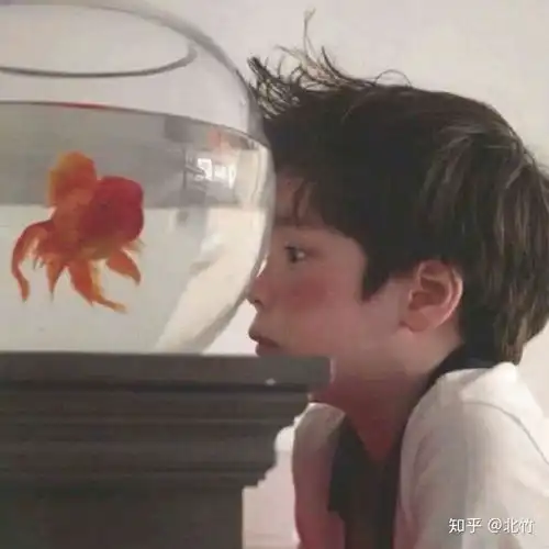 怎样让有好感的男生主动和自己搭话