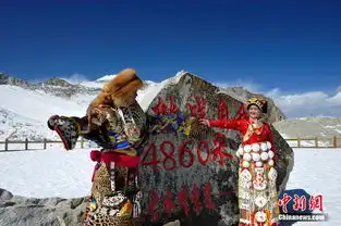 藏族新人冰山之巅拍摄婚纱照