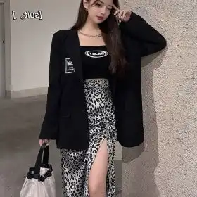 御姐风黑色系头像现身