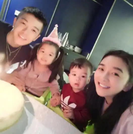 张杰王栎鑫升级当爸,魏晨求婚成功,曾经的少年都已长大