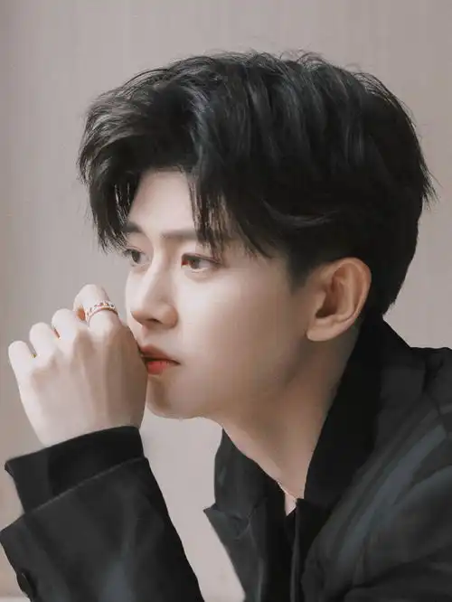 任嘉伦头像我在人间贩卖黄昏,只为收集时间的温柔去见你