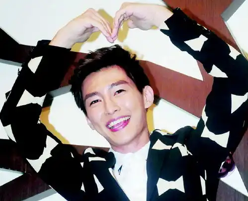 照片3月3日,炎亚纶出席电视剧爱上两个