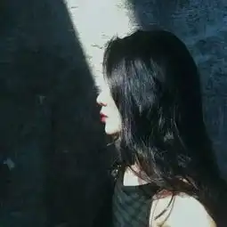 微信头像女丧系真人真女