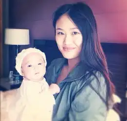 李小鹏全家福大曝光国民小女神奥莉成长实录