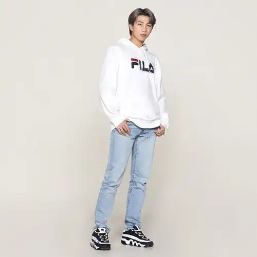 青春气息满溢品牌方释出防弹最新宣传照