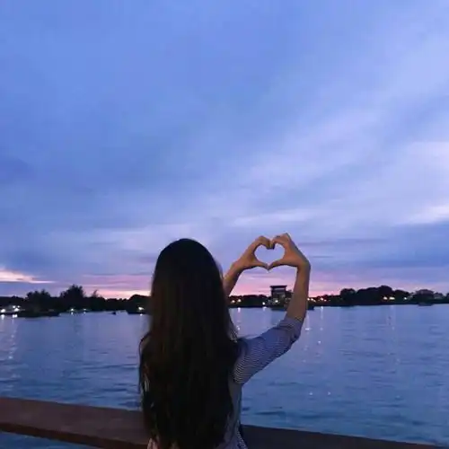 丧系小众头像面向大海真