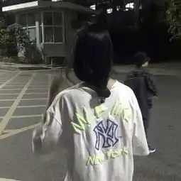 女生头像可爱呆萌背影