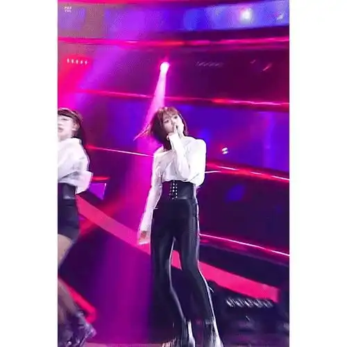 去年的安宥真居然这么瘦