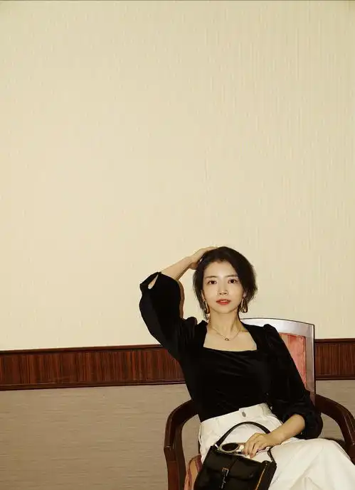 三木把这件复古方领衫穿火了,时髦又显瘦,适合微胖女生