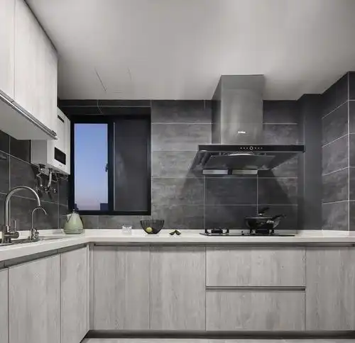 她家3室仅103㎡,以黑白灰色调为主调,却比样板房还好看