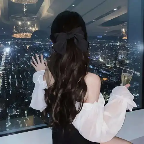 分享一些好看的真人男女头像,来选一张吧