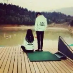 朋友们,你们谁有这张头像的另一半,谢谢