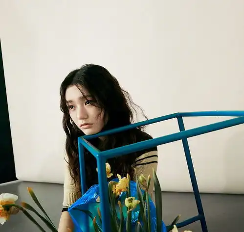 林允最新时尚造型大胆突破自我,多种穿搭从甜妞变御姐