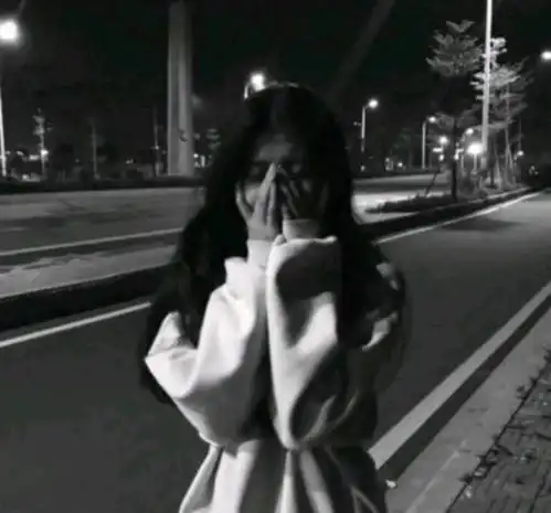 情侣头像捧花黑色系烂醉