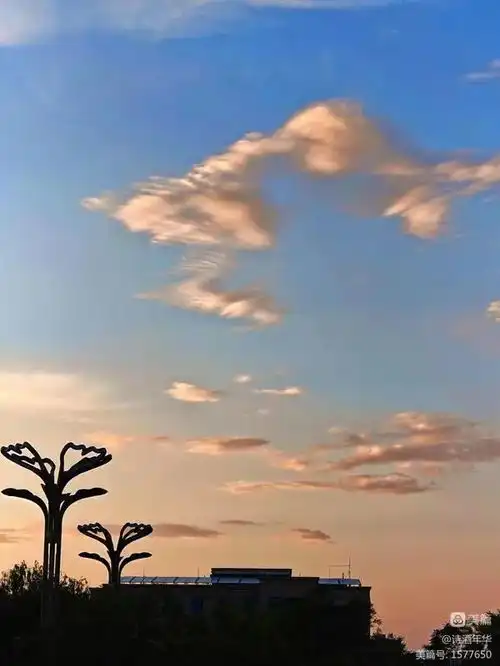 其他关于夏天的风景都不及这一刻金昌的蓝天白云凤凰网甘肃凤凰网