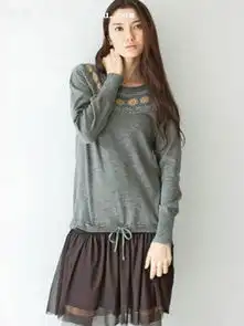 日系搭配刻画出女性自信身姿