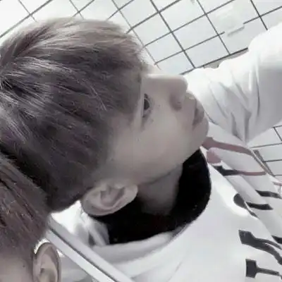 男生头像可爱呆萌真人碎了一地的爱情专一