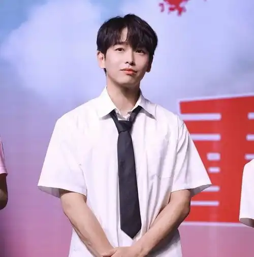 燃野少年的天空即将上映,这样子的彭昱畅你期待吗