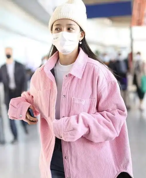 沈梦辰的机场穿搭,时尚又高级,真是见过大场面的女人