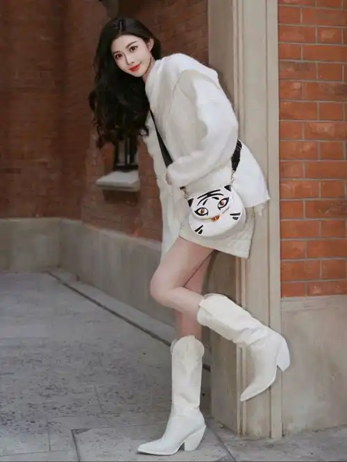 普通毛衣穿不出质感看看这些搭配方式,优雅温柔又高级实用