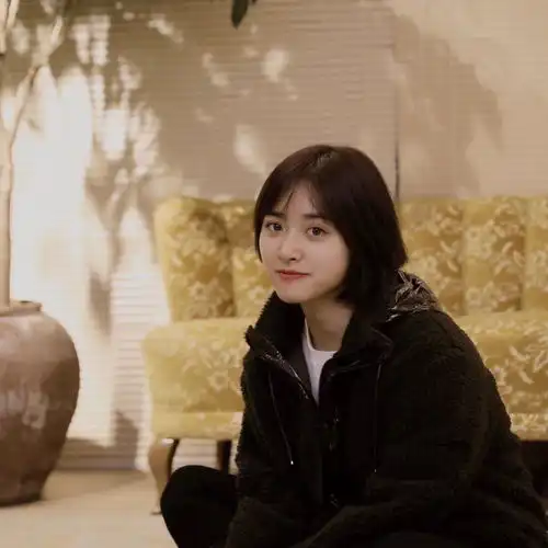 有没有黑白色的高冷的女生头像