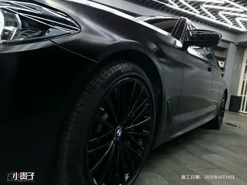 宝马5系白色变身陶瓷黑,动感十足,魅力无限