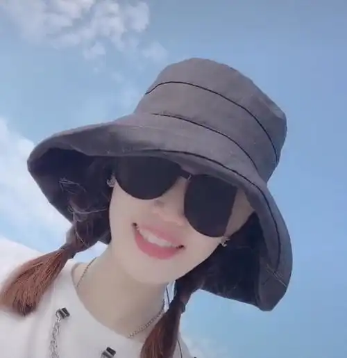 马蓉晒两年前度假美照,扎双马尾嘟嘴卖萌似少女,摇头晃脑心情好