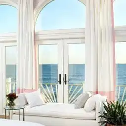 简约风格家居浴室白色窗帘效果图