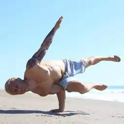 男士瑜伽不知道怎么练试试这些体式,展示另样的man