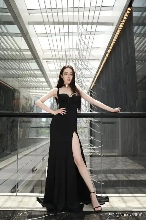 经典黑色系又火了看杨幂热巴唐嫣杨超越的黑色美裙实在抢眼
