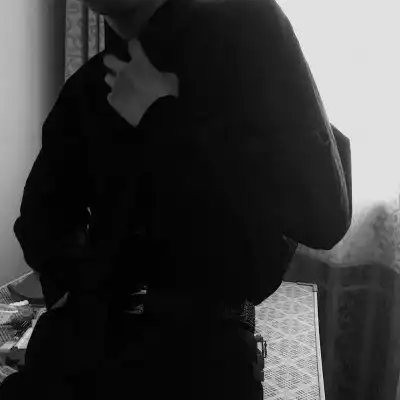 成熟稳重男生微信头像不露脸半身男生头像