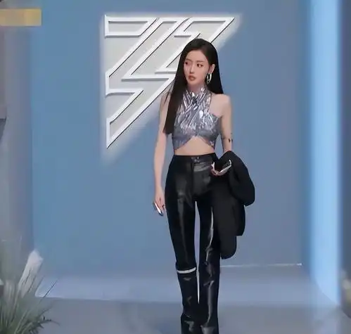 太性感33岁张天爱戛纳红毯镂空礼服引争议,生图像没穿一样