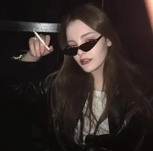 动漫女生头像可爱又丧气