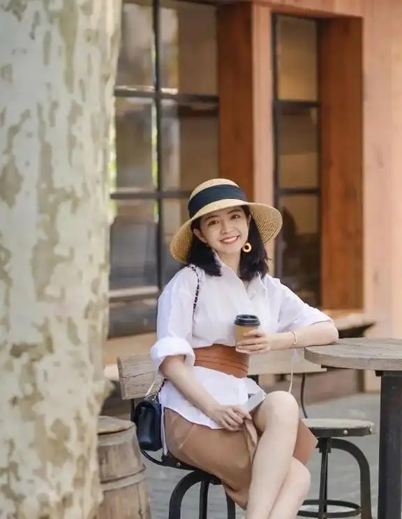 三木博主把衬衫短裙带火了优雅又洋气,大部分女生都适合